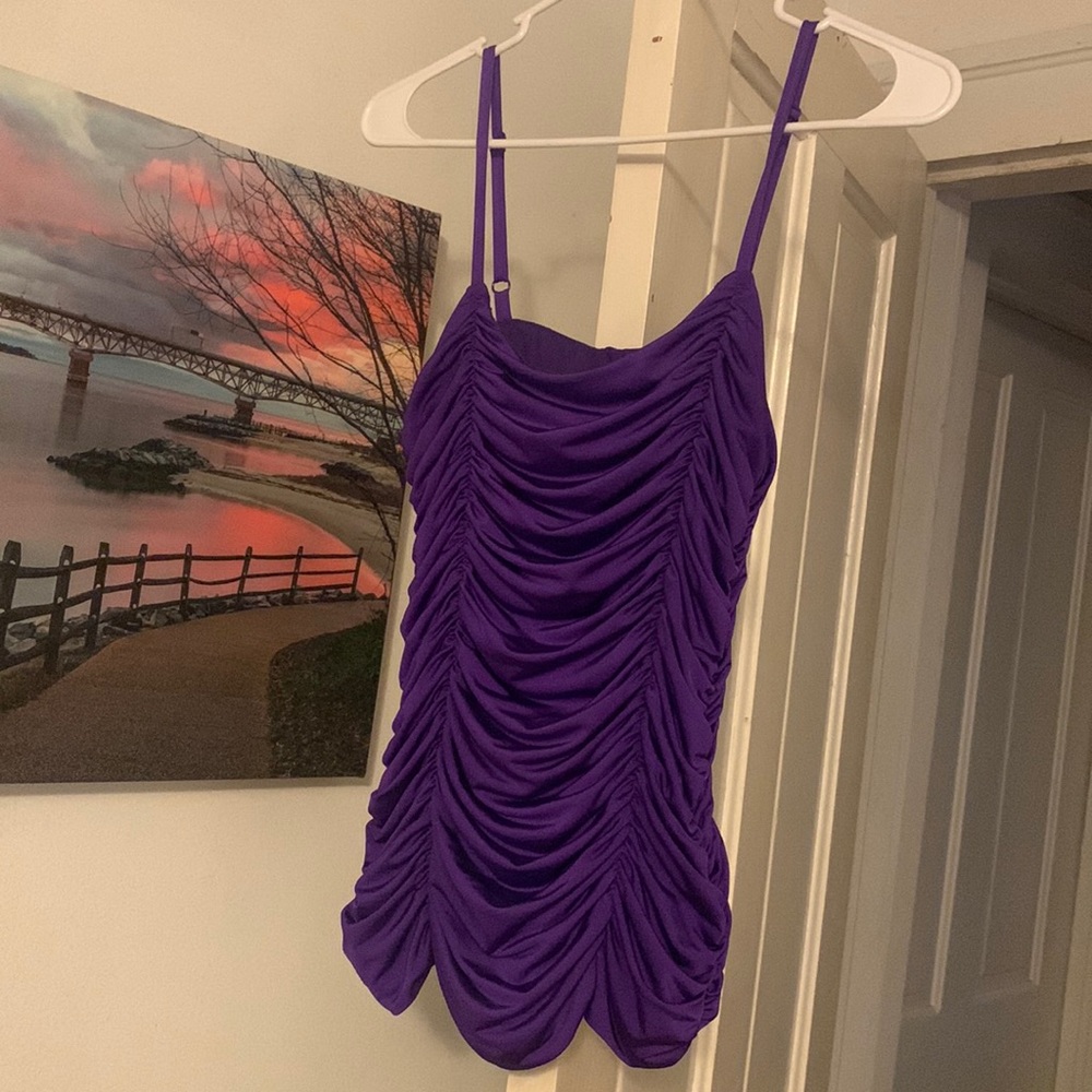 Stunning 🤩 purple spaghetti strap top! 😍 Size M